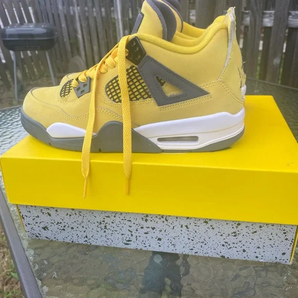 Lightning 4s 235